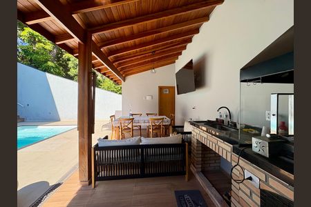 Casa à venda com 220m², 2 quartos e 3 vagas Casa à venda com 220m², 2 quartos e 3 vagasÁrea Gourmet/ Churrasqueira