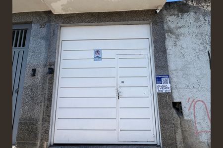 Casa à venda com 220m², 2 quartos e 3 vagas Casa à venda com 220m², 2 quartos e 3 vagasFachada