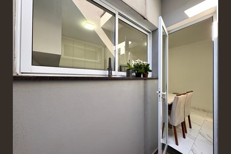 Casa à venda com 220m², 2 quartos e 3 vagas Casa à venda com 220m², 2 quartos e 3 vagasJardim de inverno