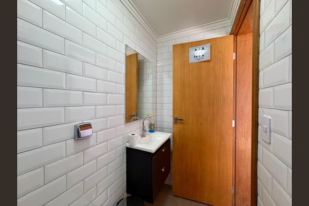 Casa à venda com 220m², 2 quartos e 3 vagas Casa à venda com 220m², 2 quartos e 3 vagasBanheiro de serviço