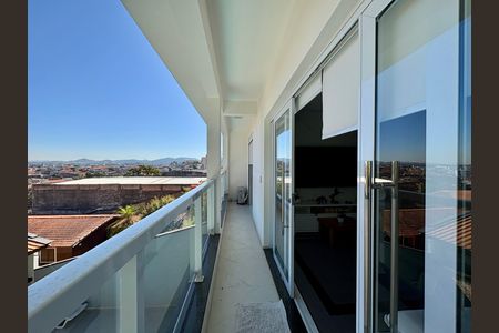 Casa à venda com 220m², 2 quartos e 3 vagas Casa à venda com 220m², 2 quartos e 3 vagasVaranda da Sala e Suíte 1