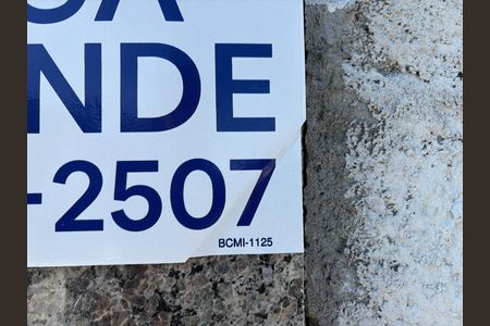 Casa à venda com 220m², 2 quartos e 3 vagas Casa à venda com 220m², 2 quartos e 3 vagasPlaca BCMI-1125