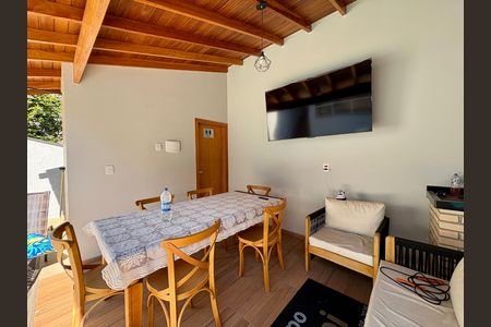 Casa à venda com 220m², 2 quartos e 3 vagas Casa à venda com 220m², 2 quartos e 3 vagasÁrea Gourmet/ Churrasqueira