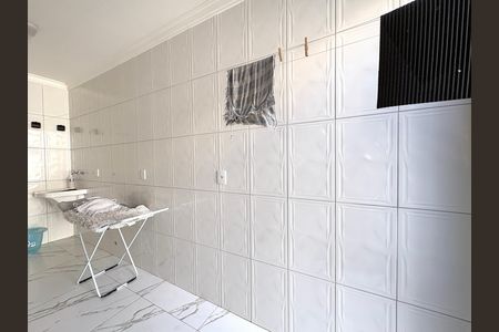 Casa à venda com 220m², 2 quartos e 3 vagas Casa à venda com 220m², 2 quartos e 3 vagasÁrea de Serviço