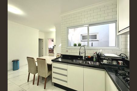 Casa à venda com 220m², 2 quartos e 3 vagas Casa à venda com 220m², 2 quartos e 3 vagasCozinha