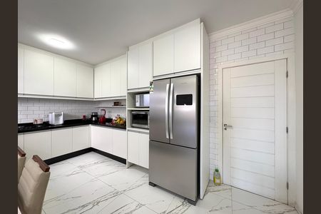 Casa à venda com 220m², 2 quartos e 3 vagas Casa à venda com 220m², 2 quartos e 3 vagasCozinha