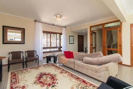 Casa para alugar com 331m², 3 quartos e 2 vagasSala