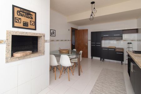 Casa para alugar com 331m², 3 quartos e 2 vagasCozinha e Área de Serviço