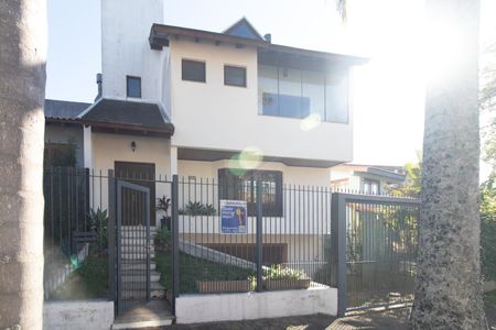 Casa para alugar com 331m², 3 quartos e 2 vagasFachada