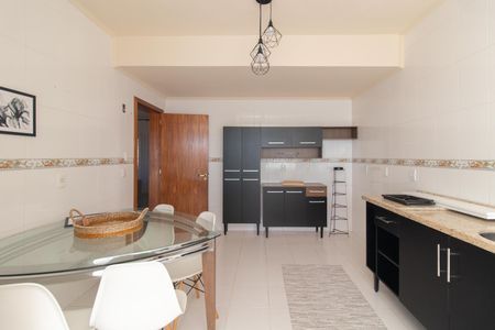 Casa para alugar com 331m², 3 quartos e 2 vagasCozinha e Área de Serviço