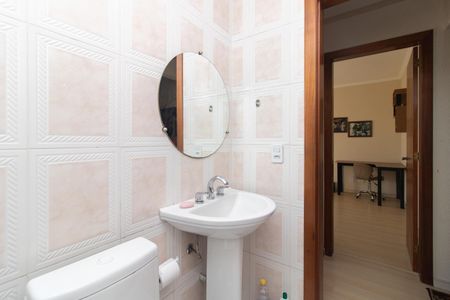 Casa para alugar com 331m², 3 quartos e 2 vagasBanheiro Social