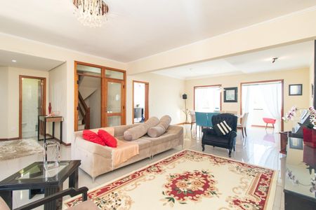 Casa para alugar com 331m², 3 quartos e 2 vagasSala