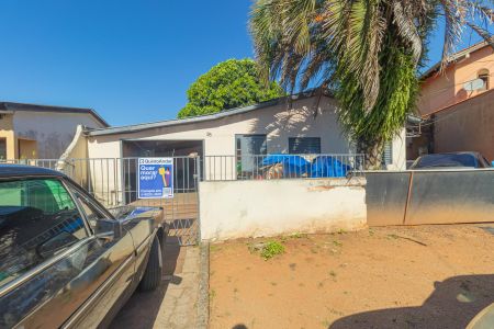 Casa à venda com 380m², 3 quartos e 2 vagas Casa à venda com 380m², 3 quartos e 2 vagasFachada