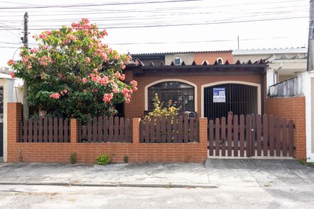 Casa para alugar com 180m², 3 quartos e 1 vaga Casa para alugar com 180m², 3 quartos e 1 vagaFachada