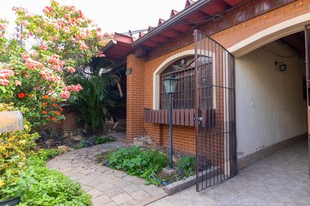 Casa para alugar com 180m², 3 quartos e 1 vaga Casa para alugar com 180m², 3 quartos e 1 vagaVaranda