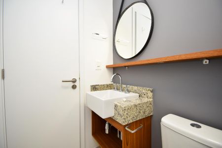 Studio para alugar com 25m², 1 quarto e sem vaga Studio para alugar com 25m², 1 quarto e sem vagaBanheiro social