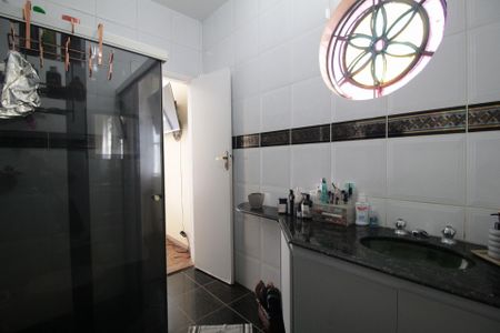 Casa à venda com 1400m², 4 quartos e 5 vagasBanheiro social