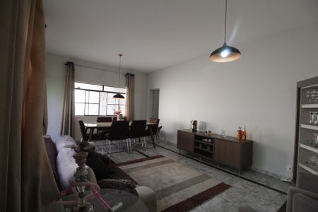 Casa à venda com 1400m², 4 quartos e 5 vagasSala de jantar