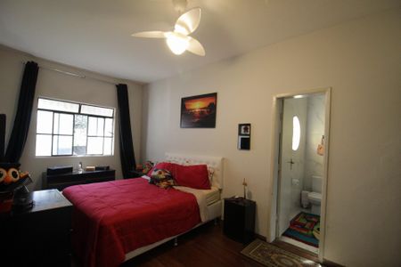 Casa à venda com 1400m², 4 quartos e 5 vagasSuíte