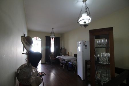 Casa à venda com 1400m², 4 quartos e 5 vagasSala