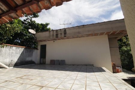 Casa à venda com 1400m², 4 quartos e 5 vagasÁrea Externa - Casa 2
