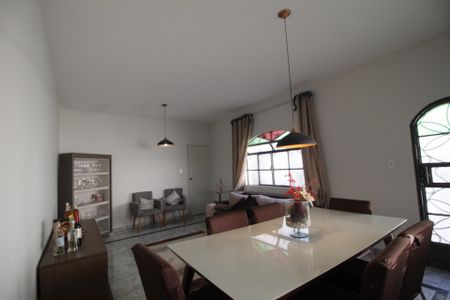 Casa à venda com 1400m², 4 quartos e 5 vagasSala de jantar