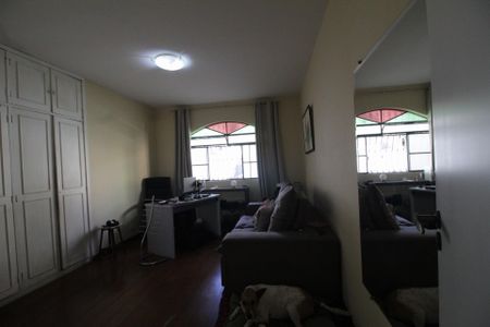 Casa à venda com 1400m², 4 quartos e 5 vagasSala