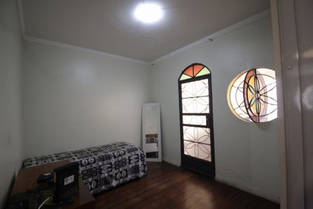 Casa à venda com 1400m², 4 quartos e 5 vagasQuarto 2