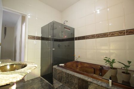 Casa à venda com 1400m², 4 quartos e 5 vagasBanheiro Social 