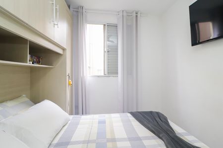 Quarto 1 de apartamento para alugar com 2 quartos, 58m² em Vila Carmosina, São Paulo