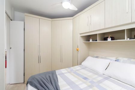 Quarto 1 de apartamento para alugar com 2 quartos, 58m² em Vila Carmosina, São Paulo