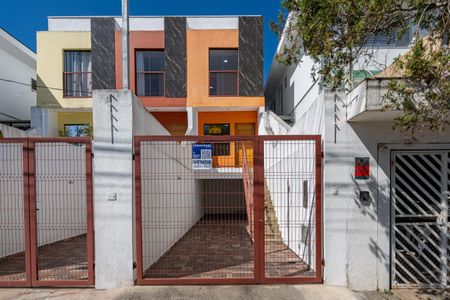 Casa à venda com 104m², 2 quartos e 1 vaga Casa à venda com 104m², 2 quartos e 1 vagaFachada