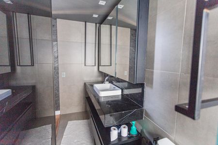 Apartamento à venda com 50m², 1 quarto e 2 vagas Apartamento à venda com 50m², 1 quarto e 2 vagasBanheiro da Suíte no 2° Andar