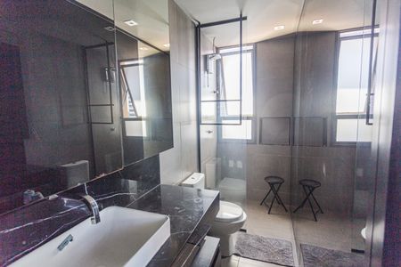 Apartamento à venda com 50m², 1 quarto e 2 vagas Apartamento à venda com 50m², 1 quarto e 2 vagasBanheiro da Suíte no 2° Andar