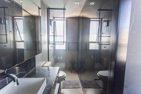 Apartamento à venda com 50m², 1 quarto e 2 vagas Apartamento à venda com 50m², 1 quarto e 2 vagasBanheiro da Suíte no 2° Andar