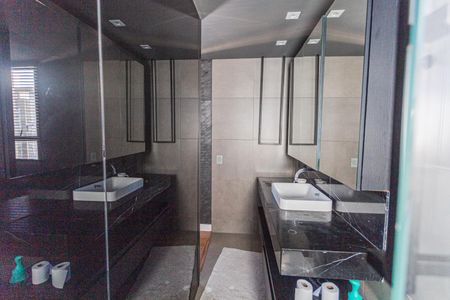 Apartamento à venda com 50m², 1 quarto e 2 vagas Apartamento à venda com 50m², 1 quarto e 2 vagasBanheiro da Suíte no 2° Andar