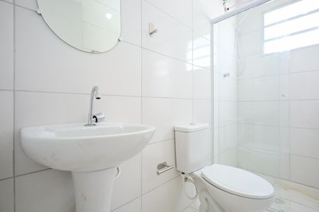 Banheiro de casa para alugar com 1 quarto, 32m² em Vila Pirajussara, São Paulo