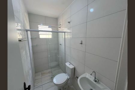 Banheiro de casa para alugar com 1 quarto, 32m² em Vila Pirajussara, São Paulo