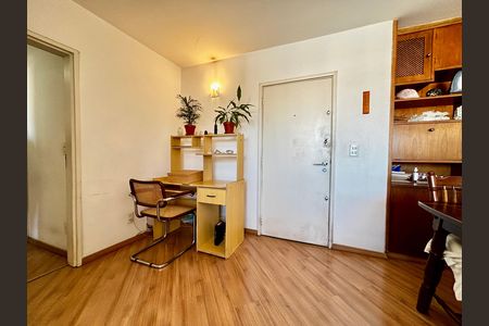 Apartamento à venda com 96m², 3 quartos e 1 vaga Apartamento à venda com 96m², 3 quartos e 1 vagaSala