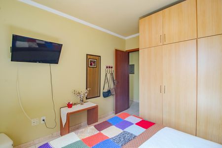 Casa à venda com 192m², 3 quartos e 2 vagasQuarto 2