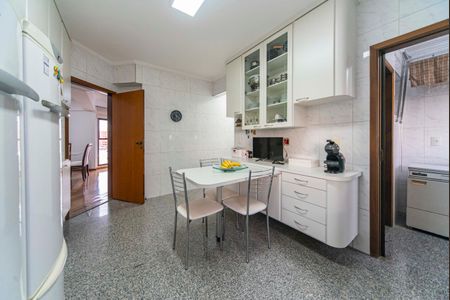 Apartamento à venda com 145m², 3 quartos e 3 vagas Apartamento à venda com 145m², 3 quartos e 3 vagasCozinha