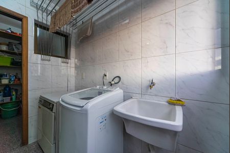 Apartamento à venda com 145m², 3 quartos e 3 vagas Apartamento à venda com 145m², 3 quartos e 3 vagasÁrea de Serviço