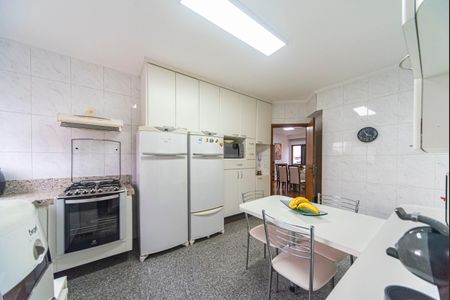 Apartamento à venda com 145m², 3 quartos e 3 vagas Apartamento à venda com 145m², 3 quartos e 3 vagasCozinha