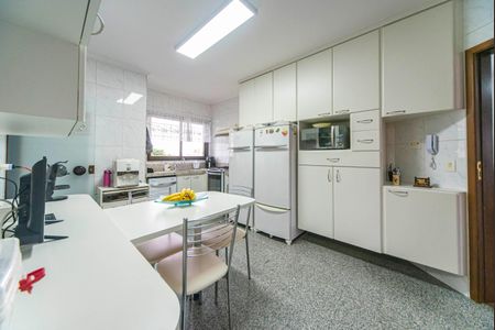Apartamento à venda com 145m², 3 quartos e 3 vagas Apartamento à venda com 145m², 3 quartos e 3 vagasCozinha