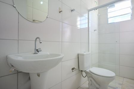 Banheiro de casa para alugar com 1 quarto, 31m² em Vila Pirajussara, São Paulo