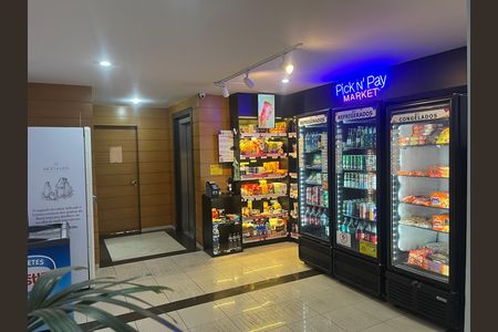 Studio à venda com 28m², 1 quarto e 1 vaga Studio à venda com 28m², 1 quarto e 1 vagaMinimercado