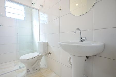 Banheiro de casa para alugar com 1 quarto, 32m² em Vila Pirajussara, São Paulo