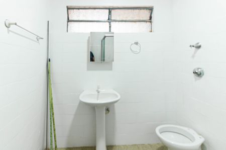 Banheiro de casa para alugar com 1 quarto, 70m² em Vila Romana, São Paulo