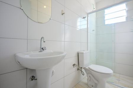 Banheiro de casa para alugar com 1 quarto, 32m² em Vila Pirajussara, São Paulo