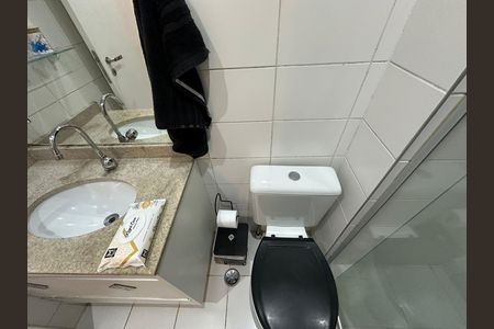 Apartamento à venda com 76m², 3 quartos e 1 vaga Apartamento à venda com 76m², 3 quartos e 1 vagaBanheiro